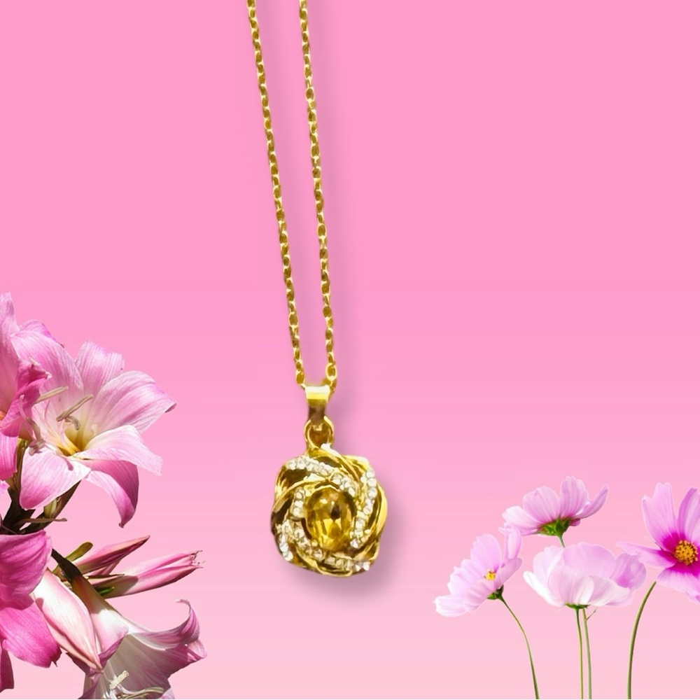 Beautiful Pendant Necklace - Picture 8 of 9